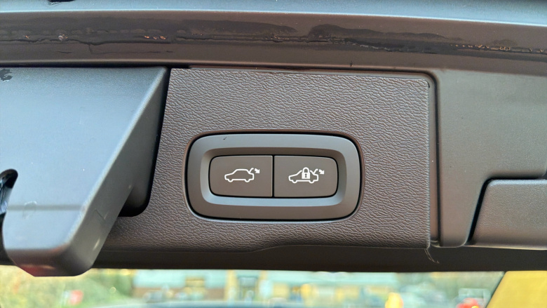 Volvo XC60 2.0 B5P Plus Dark 5dr AWD Geartronic Petrol Estate